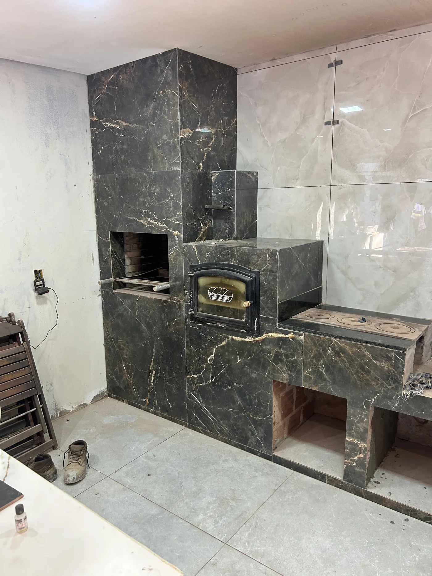 Espaço gourmet com forno e churrasqueira - FACC